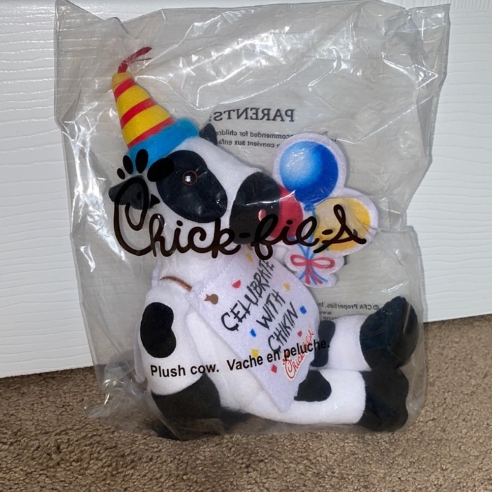 Chick-fil-A Birthday Cow!🥳❤️🤍